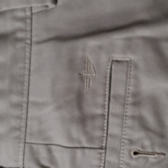 2 pairs mens khakis. 1 tommy hilfiger 1 columbia both 42x30 - Picture 4 of 5